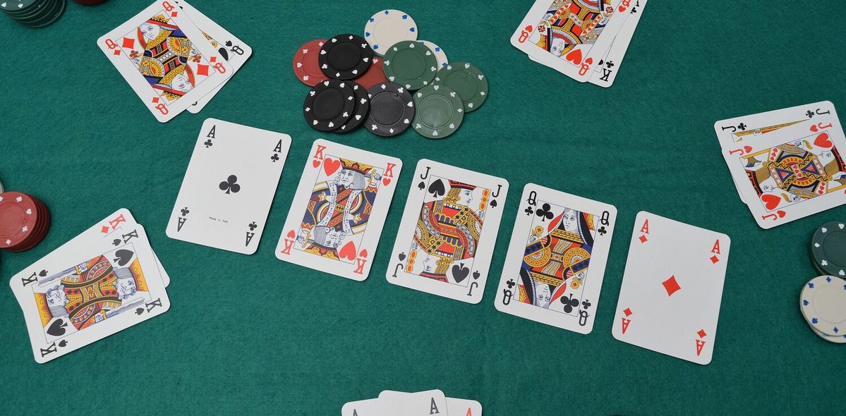 Hello Casino کیسینو میں پوکر گیمز